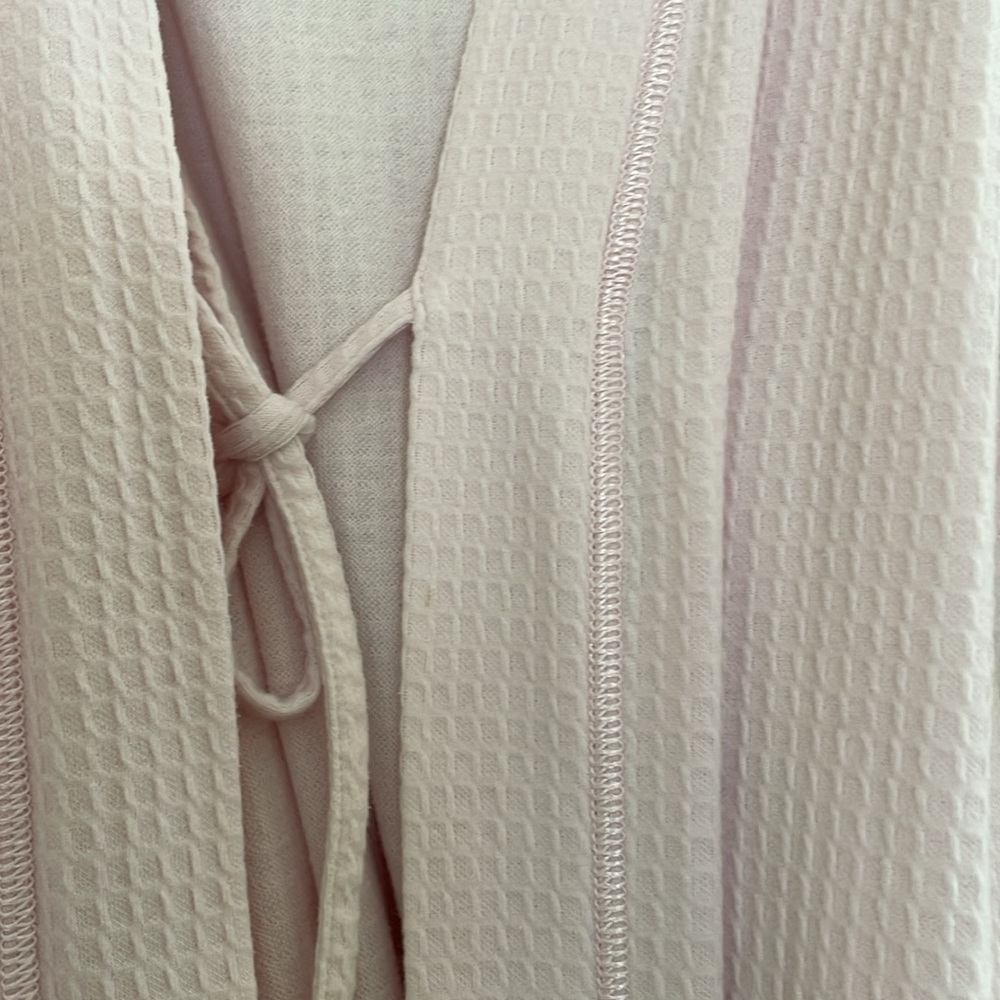 Lightweight “spa like” robe - Picture 3 of 4